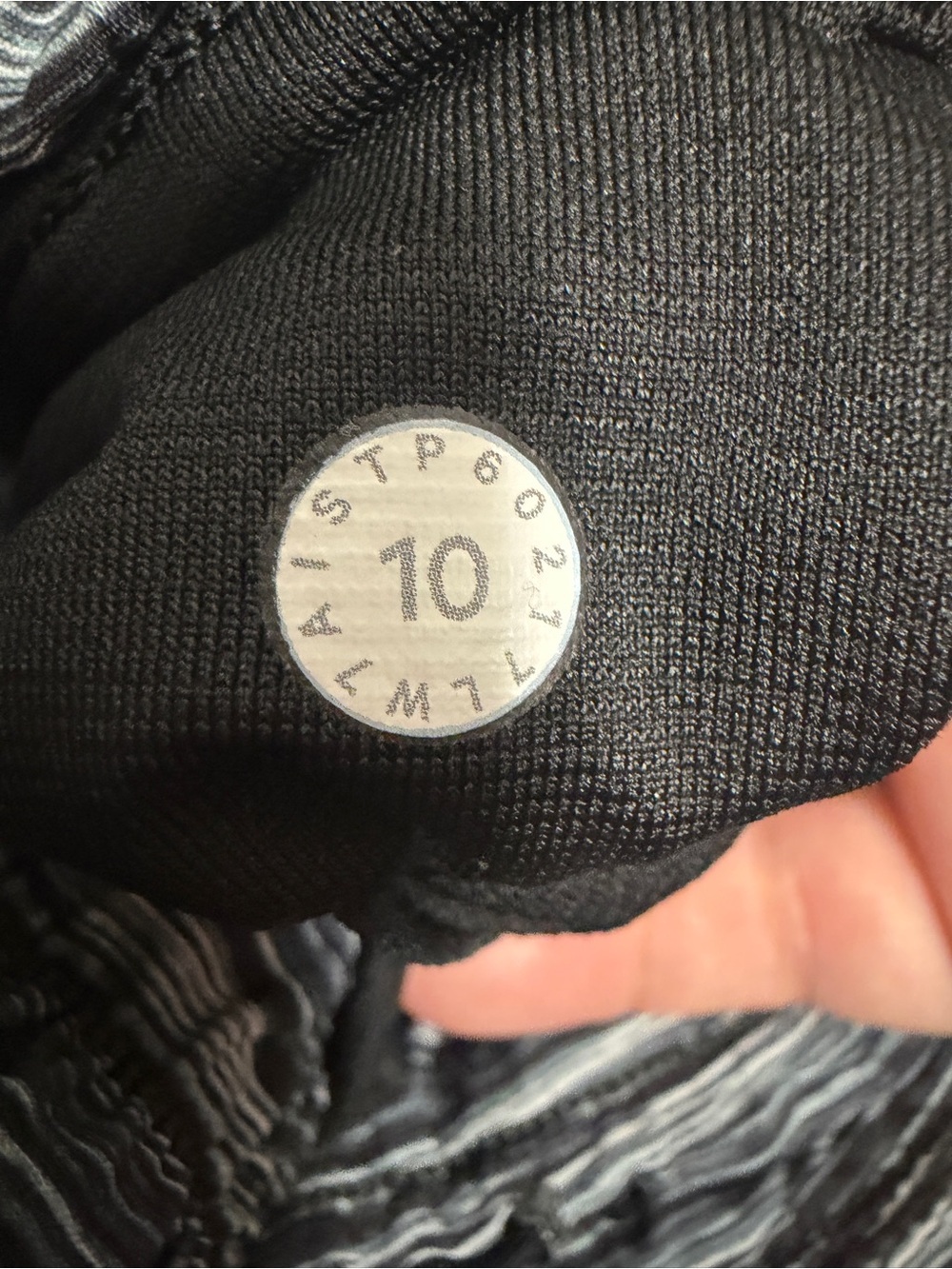 Lululemon Hotty Hot Short 4" Black - Picture 5 of 9